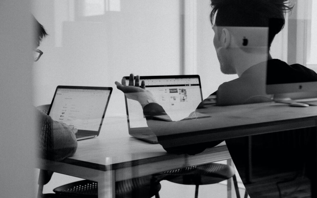 SIGNS OF COWORKERS BEING UNTRUSTWORTHY
